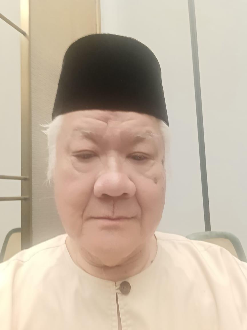 Gambar Profesor Madya Emeritus Dr. Abg Zainal bin Abg Abd Latiff, penyusun memoir Datu Patinggi.